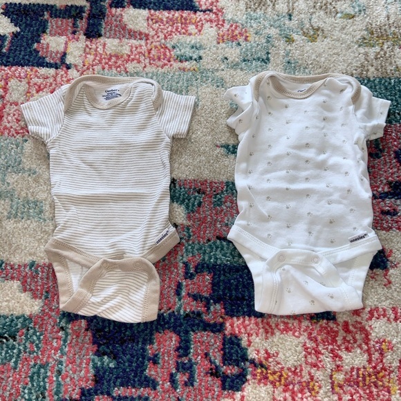 Gerber newborn onesies - Picture 2 of 5